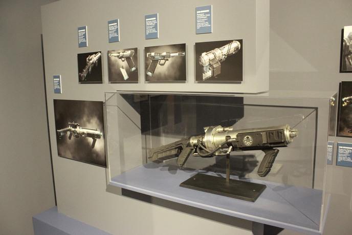 w_les-super-heros-marvel-se-devoilent-au-musee-des-arts-ludiques-3