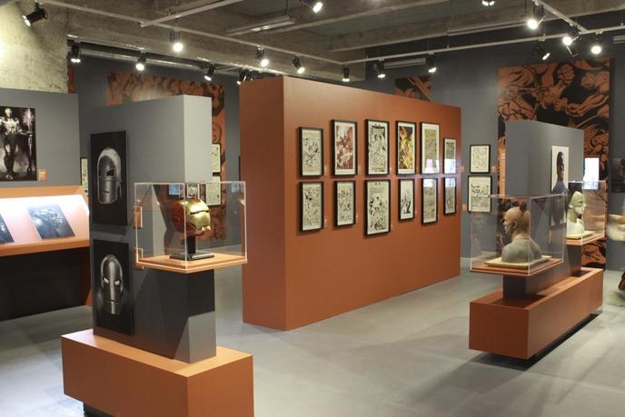 w_les-super-heros-marvel-se-devoilent-au-musee-des-arts-ludiques-2
