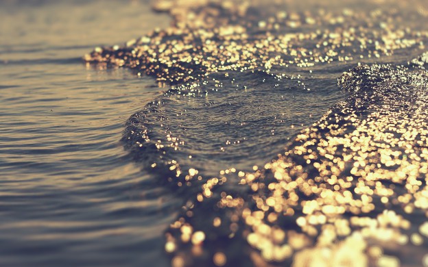Un mer brillante