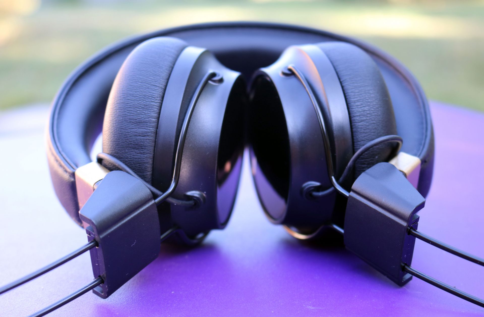 Le casque vient se poser sur les oreilles