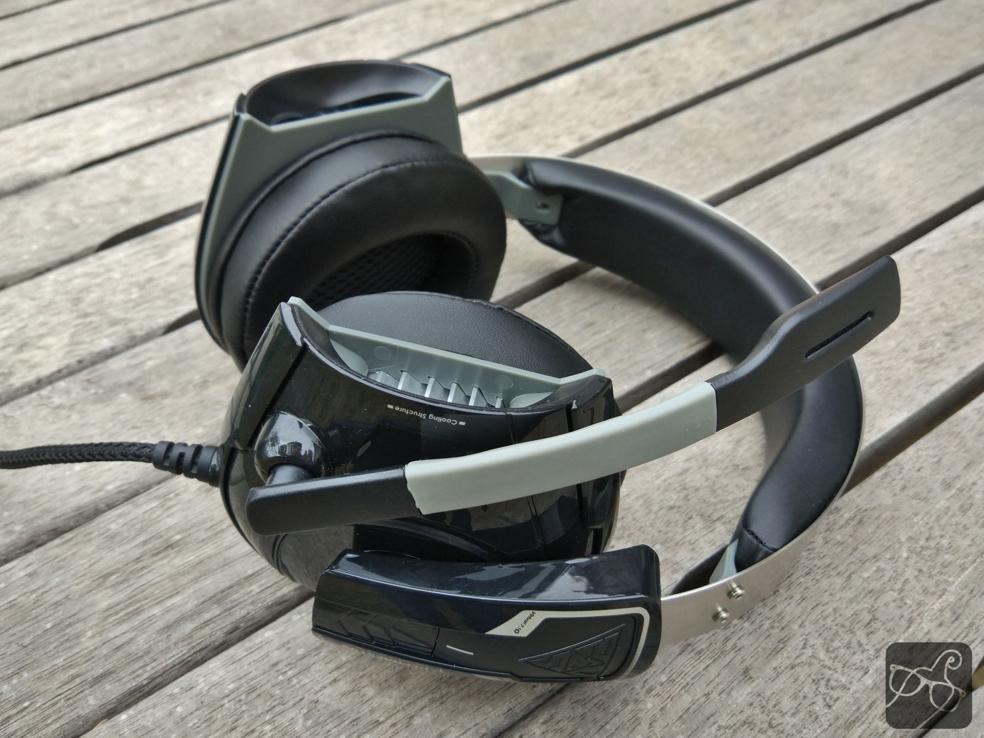 [TEST] L'Hephaestus P1, retour d'expérience d'un casque à vibrations pour joueur | Enfin une vraie photo de ce à quoi ressemble ce monstre !