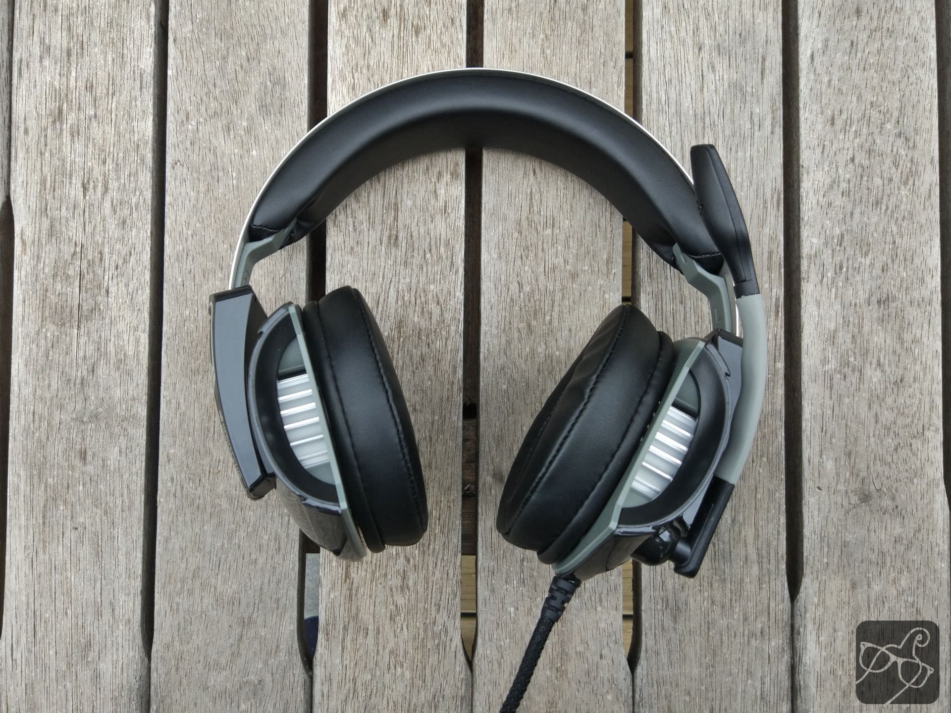 [TEST] L'Hephaestus P1, retour d'expérience d'un casque à vibrations pour joueur | Waouw, ces radiateurs font peur !