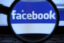 Arrêtés pour un baisé sur Facebook