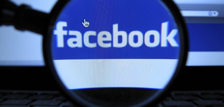 Arrêtés pour un baisé sur Facebook