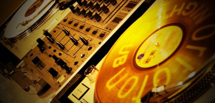 Des platines de DJ en ... papier !